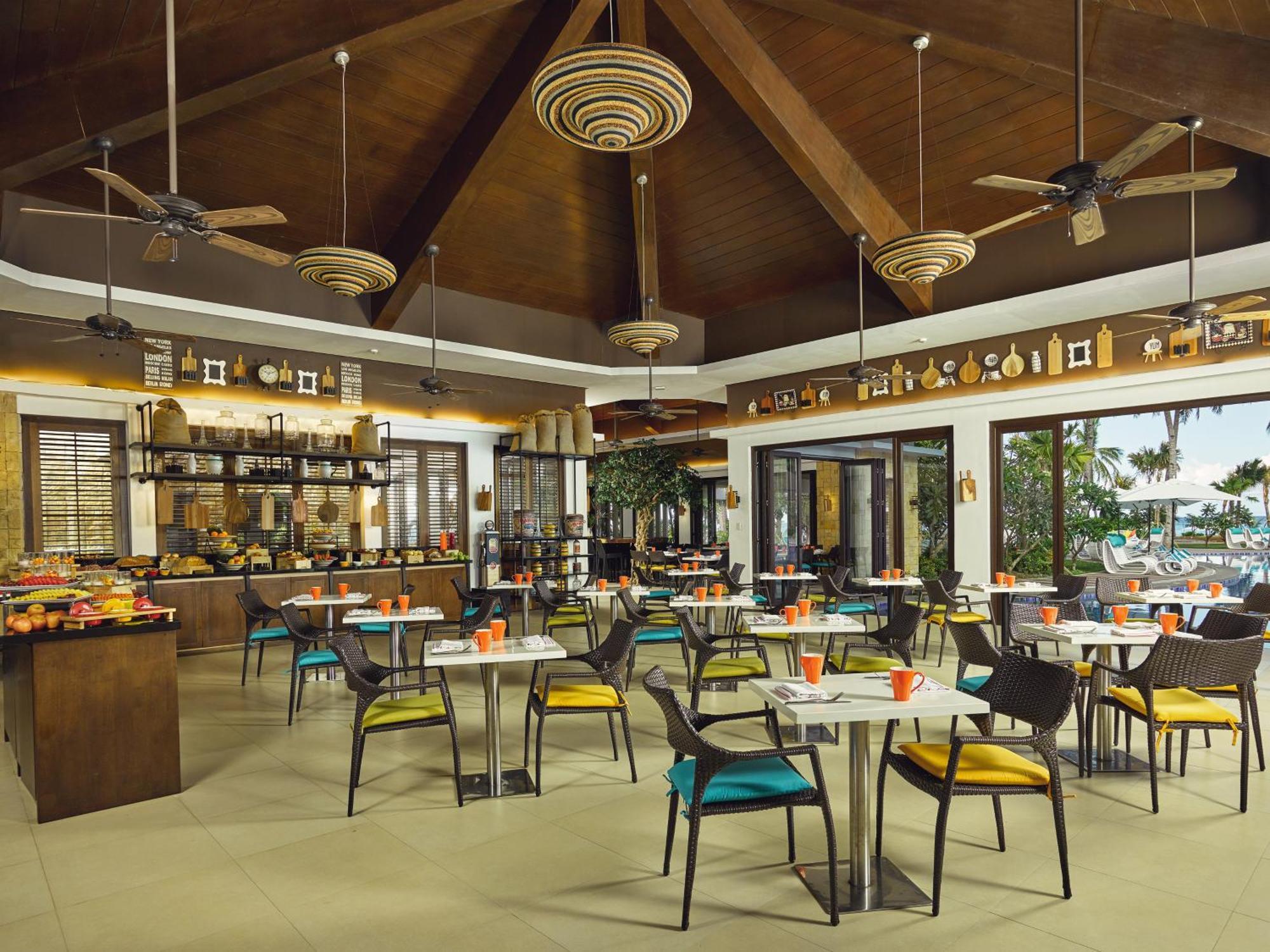 Movenpick Resort & Spa Boracay Yapak Exterior foto The Beach Club