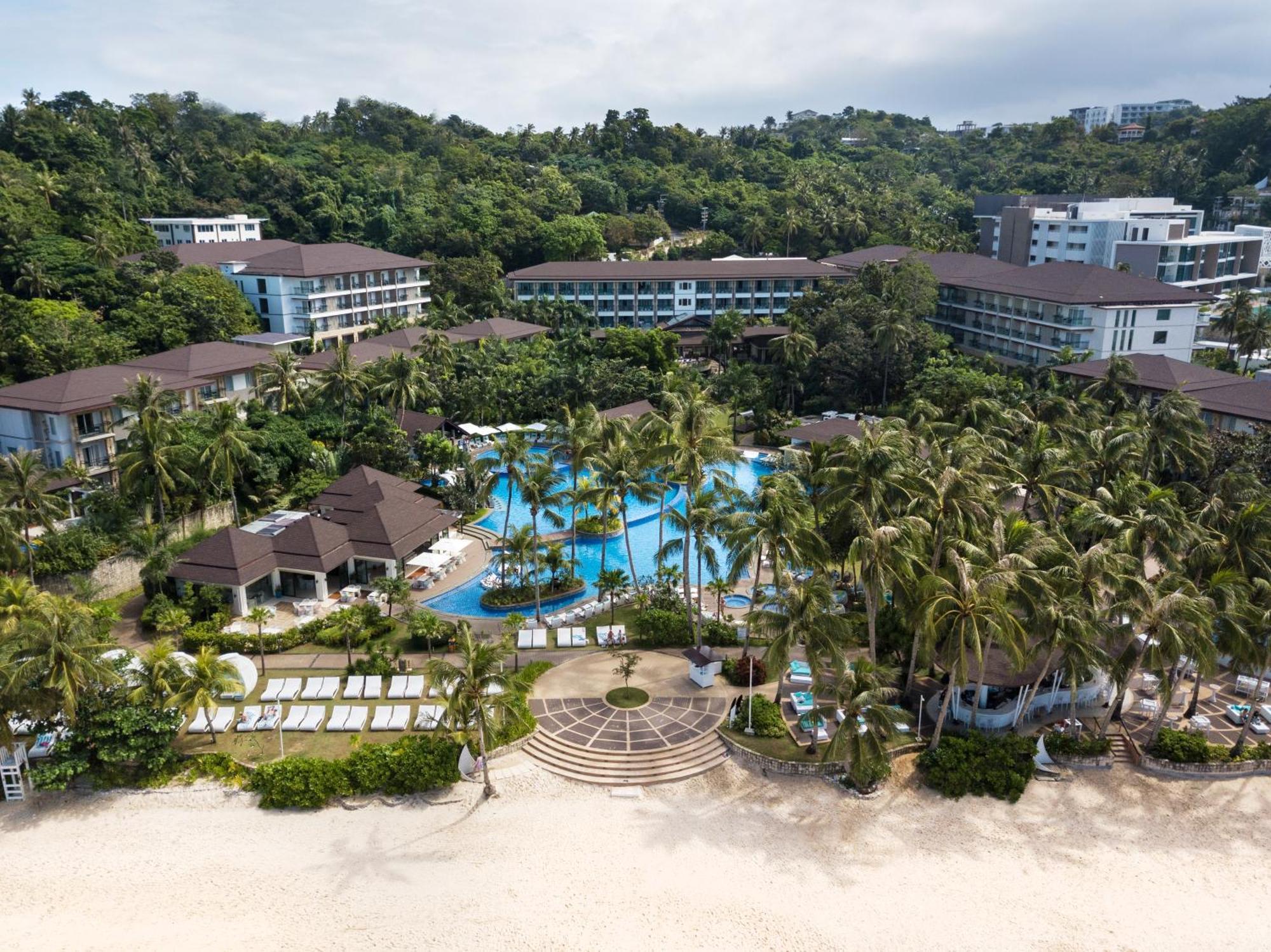 Movenpick Resort & Spa Boracay Yapak Exterior foto The resort's main pool