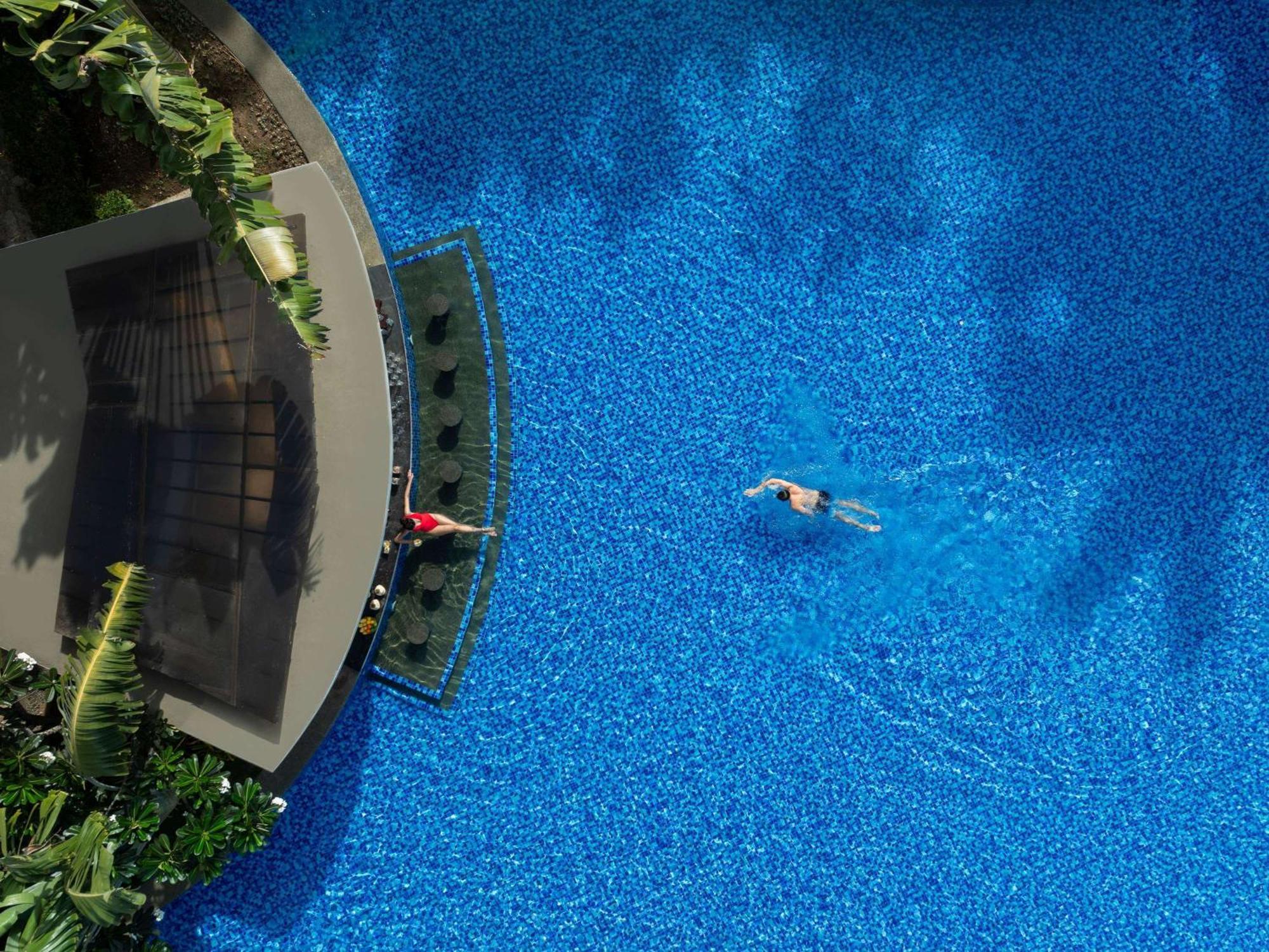 Movenpick Resort & Spa Boracay Yapak Exterior foto Aerial view of the pool