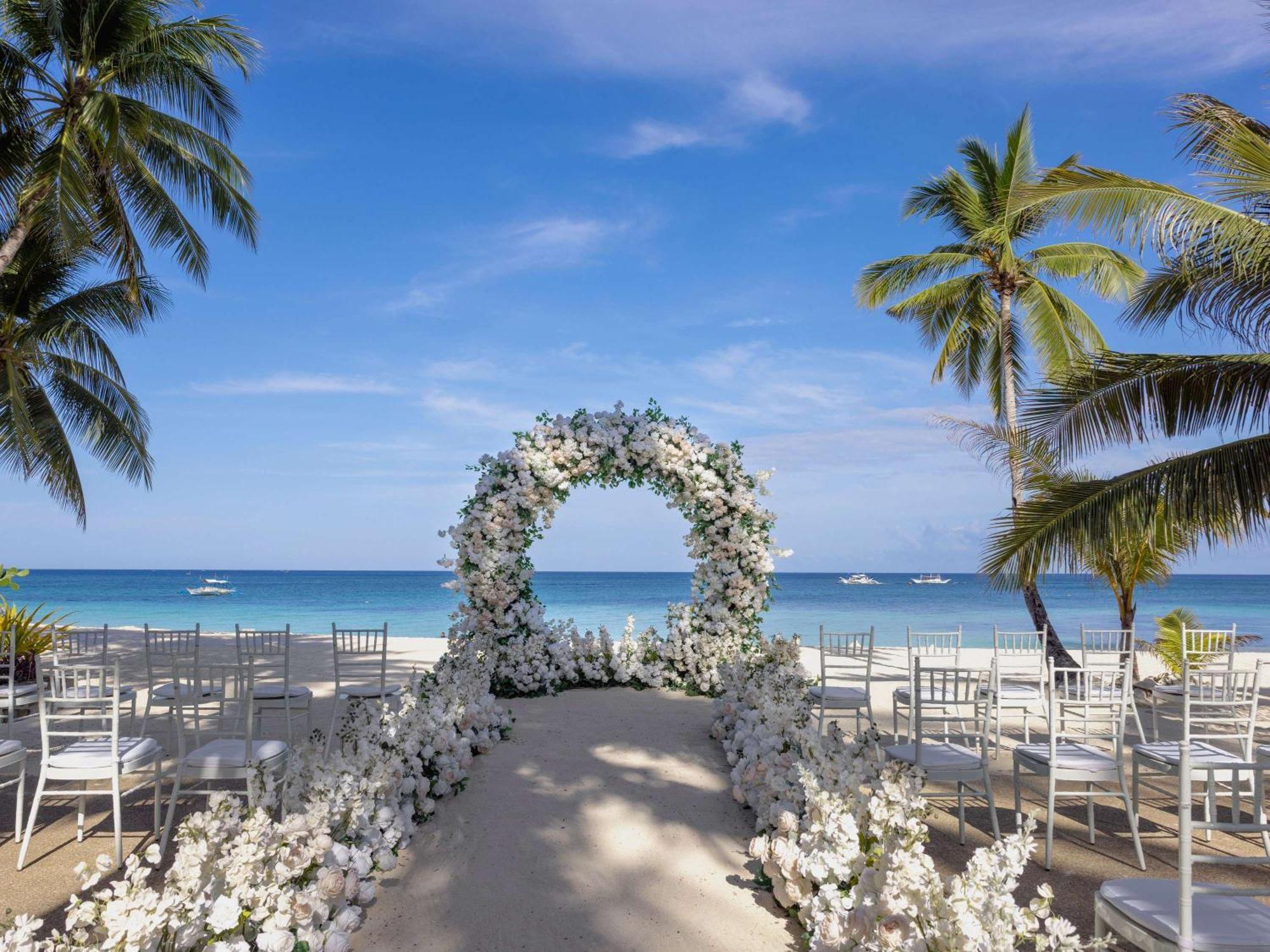 Movenpick Resort & Spa Boracay Yapak Exterior foto A beach wedding in Cancun, Mexico