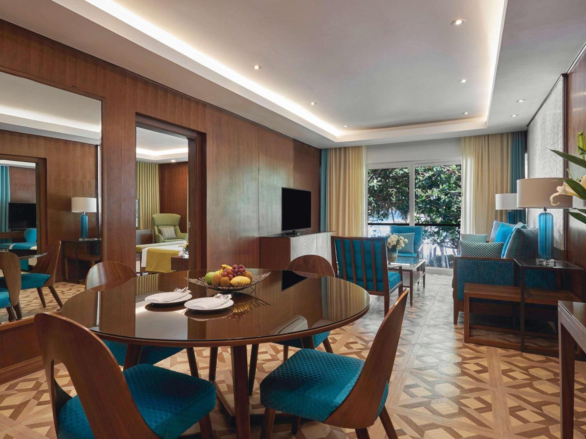 Movenpick Resort & Spa Boracay Yapak Exterior foto Suite at the Hilton Athens